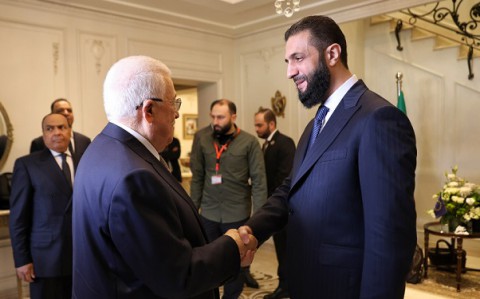 الرئيس الفلسطيني يصل دمشق للقاء نظيره السوري “لبحث العلاقات الثنائية وتطورات القضية الفلسطينية” الرئيس الفلسطيني يصل دمشق للقاء نظيره السوري “لبحث العلاقات الثنائية وتطورات القضية الفلسطينية”