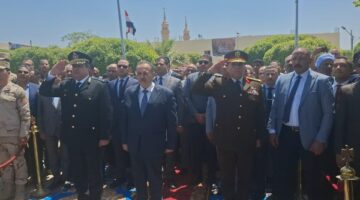 في عيدها القومي.. محافظ أسيوط يضع إكليلا من الزهور على النصب التذكاري لشهداء بني عديات