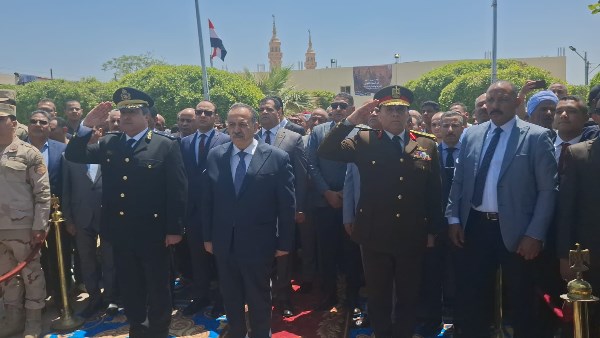 في عيدها القومي.. محافظ أسيوط يضع إكليلا من الزهور على النصب التذكاري لشهداء بني عديات في عيدها القومي.. محافظ أسيوط يضع إكليلا من الزهور على النصب التذكاري لشهداء بني عديات
