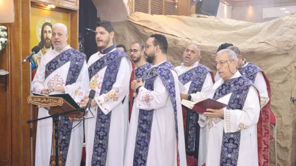 صلوات بصخة الصلبوت من يوم الجمعة العظيمة بكنيسة السيدة العذراء بشبرا صلوات بصخة الصلبوت من يوم الجمعة العظيمة بكنيسة السيدة العذراء بشبرا