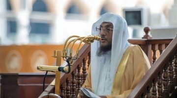 خطيب المسجد الحرام: المؤمن يُبتلى في الدنيا.. والموت لا يدفعه سلطان