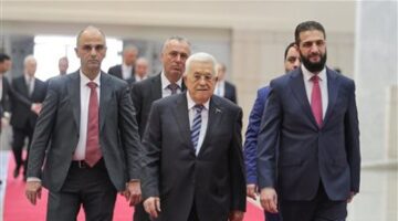 بعد 16 عامًا من الغياب.. محمود عباس يزور دمشق ويلتقي الشرع في قصر الشعب