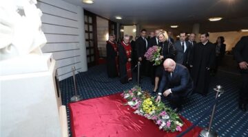 رئيس الجمهورية يشارك في رتبة سجدة الصليب في جامعة الروح القدس – الكسليك