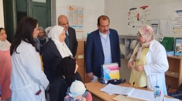 نائب وزير الصحة يُوقع خصومات وجزاءات لقيادات وعاملين خلال جولة في مراكز طبية بالإسكندرية