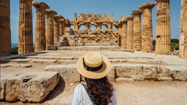 كيف نظم القانون عرض الآثار بالخارج؟ كيف نظم القانون عرض الآثار بالخارج؟