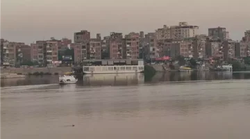 بعد جنوحها.. عودة حركة العبارة النيلية بطهطا في سوهاج لطبيعتها| بث مباشر