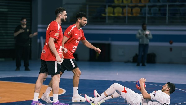 الأهلي يهزم الزمالك ويتوّج بلقب كأس مصر لكرة اليد الأهلي يهزم الزمالك ويتوّج بلقب كأس مصر لكرة اليد