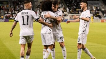 السد يصعق الأهلي بخماسية ويتوج بلقب الدوري القطري رسميًا