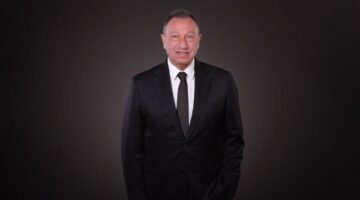 الخطيب يهنئ لاعبي يد الأهلي بعد الفوز على الزمالك والتتويج بكأس مصر