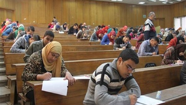 لطلاب الجامعات.. 10 محظوارت داخل اللجان امتحانات نهاية العام لطلاب الجامعات.. 10 محظوارت داخل اللجان امتحانات نهاية العام