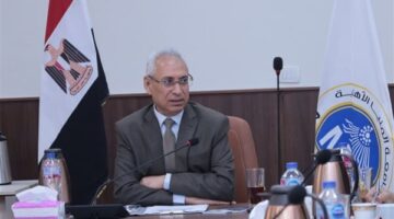 رئيس جامعة المنيا يهنئ البابا تواضروس بعيد القيامة