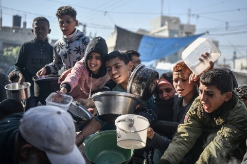 مركز حقوقي يطالب بفتح معابر غزة لإنقاذ الفلسطينيين من “هلاك وشيك” مركز حقوقي يطالب بفتح معابر غزة لإنقاذ الفلسطينيين من “هلاك وشيك”