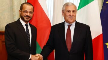 وزيرُ الخارجيّة يلتقي بنائب رئيس الوزراء ووزير الخارجية والتعاون الدولي الإيطالي
