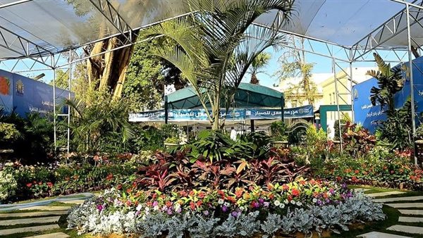 رئيس قطاع الإرشاد الزراعي يتفقد معرض زهور الربيع قبل الافتتاح بساعات رئيس قطاع الإرشاد الزراعي يتفقد معرض زهور الربيع قبل الافتتاح بساعات