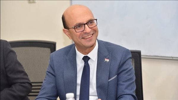 رئيس جامعة أسيوط يهنئ المسيحيين بعيد القيامة رئيس جامعة أسيوط يهنئ المسيحيين بعيد القيامة