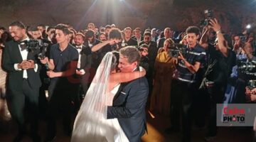 بحضور نجوم الفن.. بكاء المستشار طاهر الخولي خلال حفل زفاف ابنته على المهندس كريم داش| بث مباشر