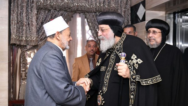 شيخ الأزهر يهنئ البابا تواضروس والإخوة المسيحيين بعيد القيامة شيخ الأزهر يهنئ البابا تواضروس والإخوة المسيحيين بعيد القيامة