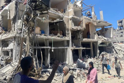 “واقعية وتحتاج 6 أشهر فقط وبعيدا عن تهجير الفلسطينيين”.. هذه تفاصيل الخطة مصرية العاجلة لإعادة إعمار قطاع غزة “واقعية وتحتاج 6 أشهر فقط وبعيدا عن تهجير الفلسطينيين”.. هذه تفاصيل الخطة مصرية العاجلة لإعادة إعمار قطاع غزة