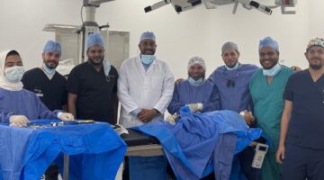 جراحة دقيقة لاستئصال كيس درقي لسانى لطفلة بمستشفى أبوتشت المركزى في قنا| صور