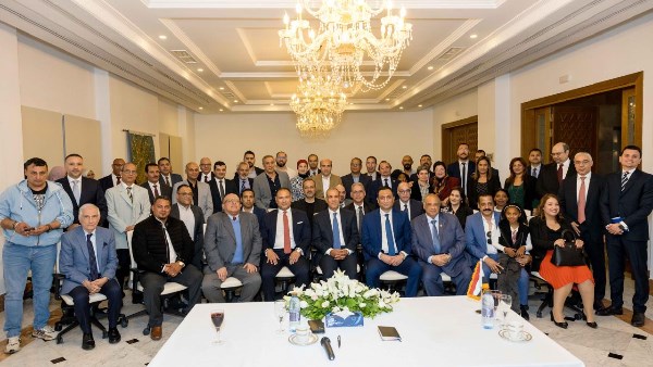 وزير الخارجية يستعرض مع عدد ممثلي الجالية المصرية في تونس الخدمات القنصلية وزير الخارجية يستعرض مع عدد ممثلي الجالية المصرية في تونس الخدمات القنصلية
