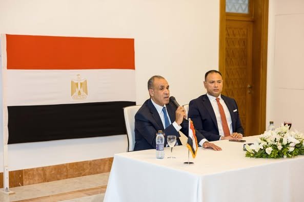 وزير الخارجية والهجرة يلتقي بـ عدد من ممثلي الجالية المصرية في تونس وزير الخارجية والهجرة يلتقي بـ عدد من ممثلي الجالية المصرية في تونس