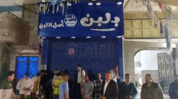 لعدم حصوله على التراخيص.. إغلاق فرع بـ لبن في سمالوط بالمنيا | صور