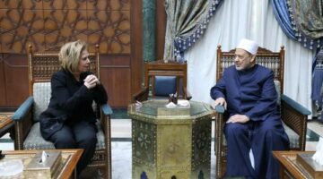 شيخ الأزهر ورئيسة القومي لحقوق الإنسان يبحثان تعزيز التعاون المشترك