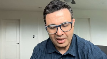 عصام حجي يشكر وزير الخارجية للمساعدة في نقل جثمان والدته للدفن في مصر