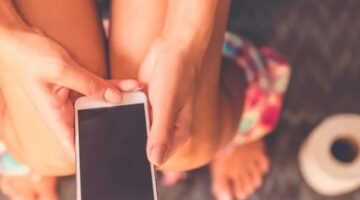 احذر الجلوس الطويل في الحمام.. عادة يومية  تُعرضك  للخطر