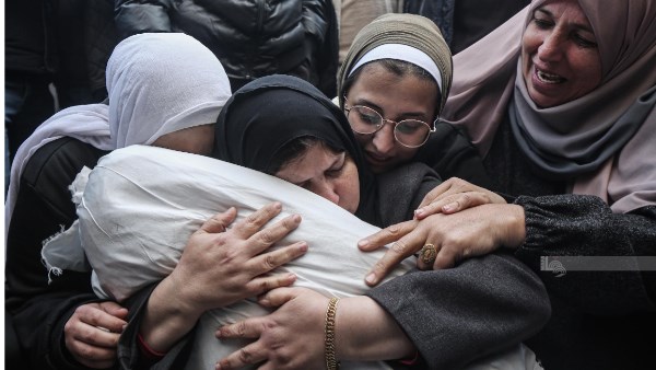 القصف الإسرائيلي على خان يونس وغزة يسفر عن استشهاد وإصابة عدد من الفلسطينيين القصف الإسرائيلي على خان يونس وغزة يسفر عن استشهاد وإصابة عدد من الفلسطينيين