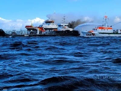 مصرع 143 شخصا على الأقل جراء نشوب حريق على متن قارب بنهر الكونغو مصرع 143 شخصا على الأقل جراء نشوب حريق على متن قارب بنهر الكونغو