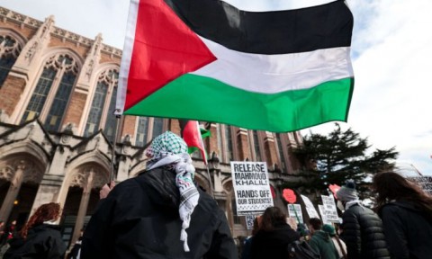 “لم تعد بلد حريات”.. محام أمريكي يروي تفاصيل اعتقاله لدفاعه عن مؤيد لفلسطين “لم تعد بلد حريات”.. محام أمريكي يروي تفاصيل اعتقاله لدفاعه عن مؤيد لفلسطين