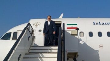 وزير الخارجية الإيراني يصل روما لاستكمال المفاوضات مع الولايات المتحدة