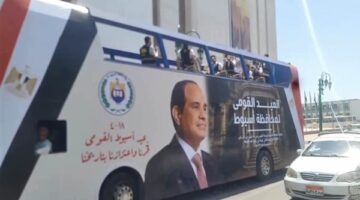 احتفالا بالعيد القومي.. محافظ أسيوط يطلق أتوبيسات سياحية مكشوفة تجوب الشوارع بفرق استعراضية وغنائية