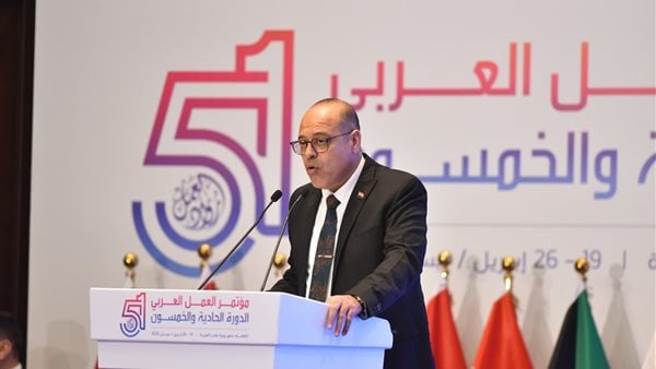 وزير العمل: نمتلك مقومات النجاح التي تعزز سبل التعاون والتكامل ومواجهة تحديات السوق وزير العمل: نمتلك مقومات النجاح التي تعزز سبل التعاون والتكامل ومواجهة تحديات السوق