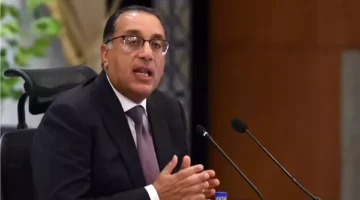 رئيس الوزراء يبدأ جولة تفقدية بعدد من مصانع العاشر من رمضان