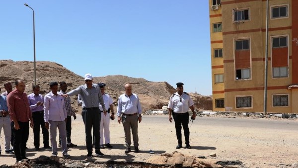 5 ألاف جنيه.. محافظ أسوان: غرامات مالية لإلقاء مخلفات بطريق بديل السادات 5 ألاف جنيه.. محافظ أسوان: غرامات مالية لإلقاء مخلفات بطريق بديل السادات