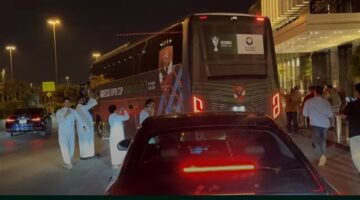 دوري أبطال إفريقيا.. حافلة الأهلي تتوجه إلى ملعب "لوفتوس" لمواجهة صن داونز