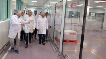 رئيس الوزراء يتفقد مصنع يوتوبيا للصناعات الدوائية