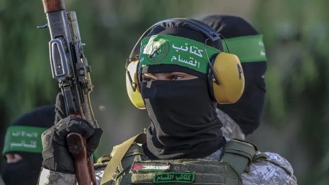 “الوقت ينفد”.. كتائب “القسام” تنشر فيديو لأسير إسرائيلي “مجهول الهوية” يوجه فيه رسالة خاصة لوالدته “الوقت ينفد”.. كتائب “القسام” تنشر فيديو لأسير إسرائيلي “مجهول الهوية” يوجه فيه رسالة خاصة لوالدته