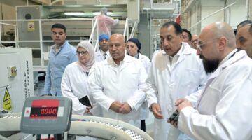 بالصور.. رئيس الوزراء ووزير الصناعة يتفقدان مصانع مجموعة المصرية السويسرية للمكرونة  