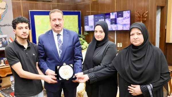 محافظ المنوفية يكرم أسرة مدير إدارة الباجور التعليمية المتوفي خلال زيارة وزير التعليم محافظ المنوفية يكرم أسرة مدير إدارة الباجور التعليمية المتوفي خلال زيارة وزير التعليم