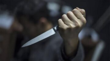 فى الرقبة.. زوج يطعن زوجته بالسكين فى أسوان