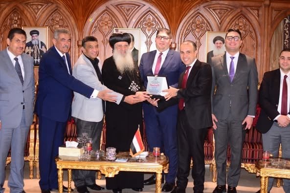 حزب الجبهة الوطنية يزور نيافة الأنبا بولا ويقدم له درعا تقديريا حزب الجبهة الوطنية يزور نيافة الأنبا بولا ويقدم له درعا تقديريا