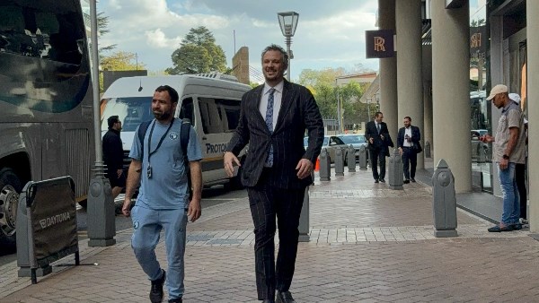 بعثة بيراميدز تغادر فندق الإقامة وتتوجه لملعب المباراة لمواجهة أورلاندو بعثة بيراميدز تغادر فندق الإقامة وتتوجه لملعب المباراة لمواجهة أورلاندو