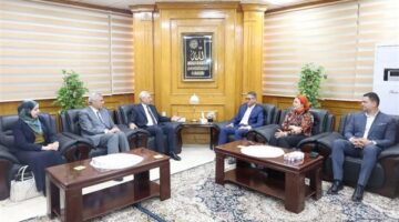 رئيس جامعة المنيا يستقبل وفد هيئة الاعتماد والرقابة الصحية