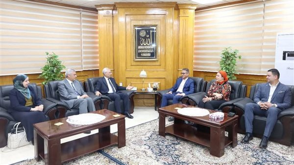 رئيس جامعة المنيا يستقبل وفد هيئة الاعتماد والرقابة الصحية رئيس جامعة المنيا يستقبل وفد هيئة الاعتماد والرقابة الصحية