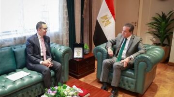 وزيرا الصحة والاستثمار يبحثان آليات وحلول لتخفيف الأعباء المالية عن المواطنين