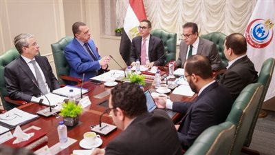 وزيرا الصحة والاستثمار يبحثان وضع آليات وحلول لتخفيف الأعباء المالية وتشجيع الاستثمار وزيرا الصحة والاستثمار يبحثان وضع آليات وحلول لتخفيف الأعباء المالية وتشجيع الاستثمار