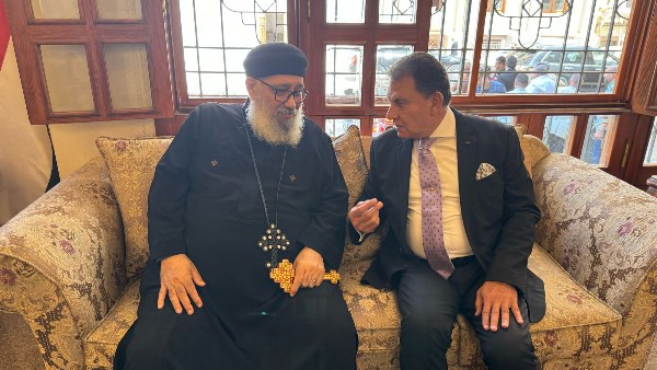 عضو أمانة الدفاع بحزب الجبهة يشارك الأقباط احتفالاتهم بعيد القيامة عضو أمانة الدفاع بحزب الجبهة يشارك الأقباط احتفالاتهم بعيد القيامة